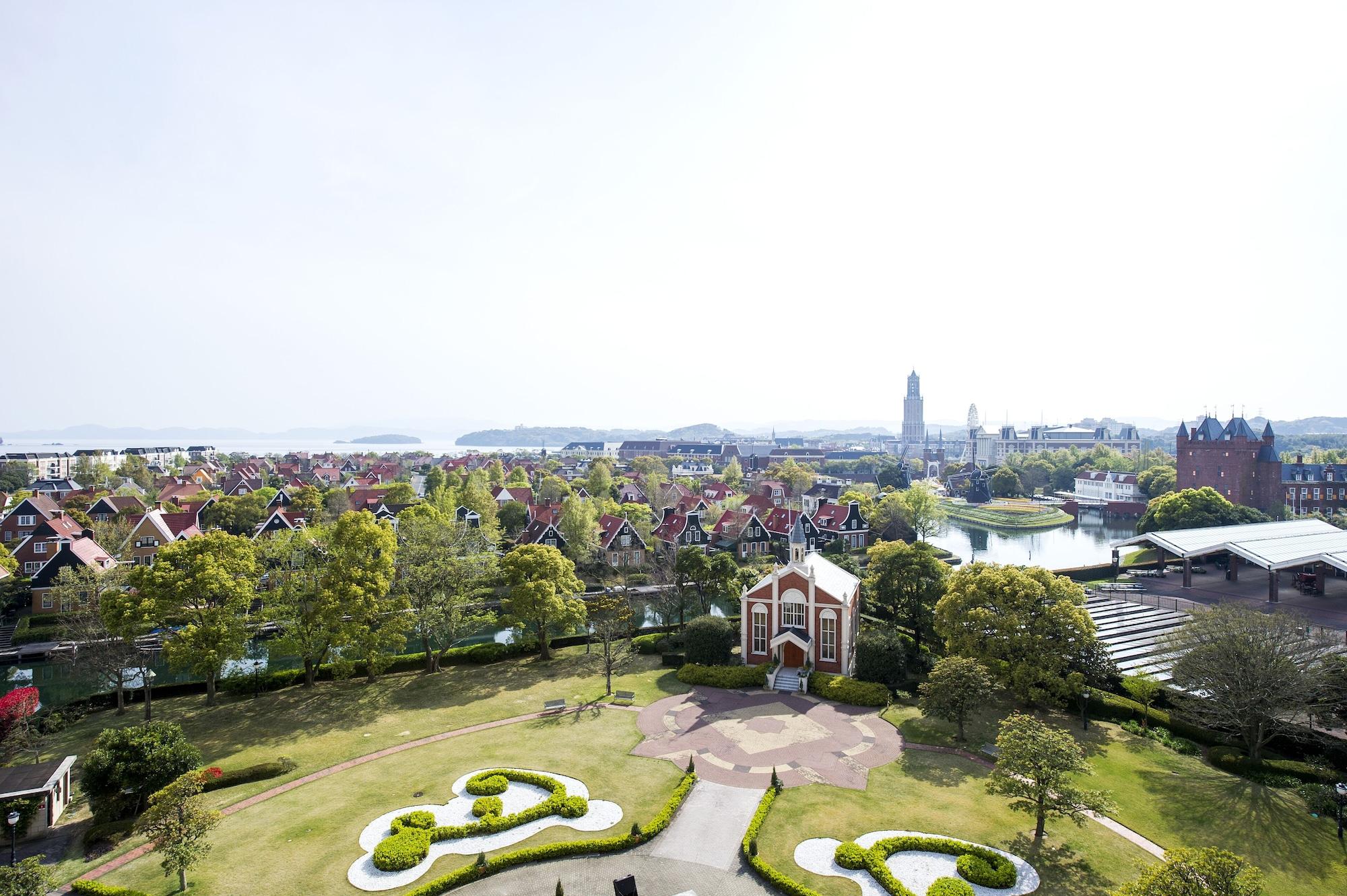 Hotel Okura Jr Huis Ten Bosch Sasebo Bagian luar foto View of the campus