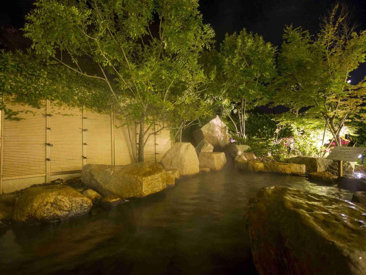Hotel Okura Jr Huis Ten Bosch Sasebo Bagian luar foto The river at night