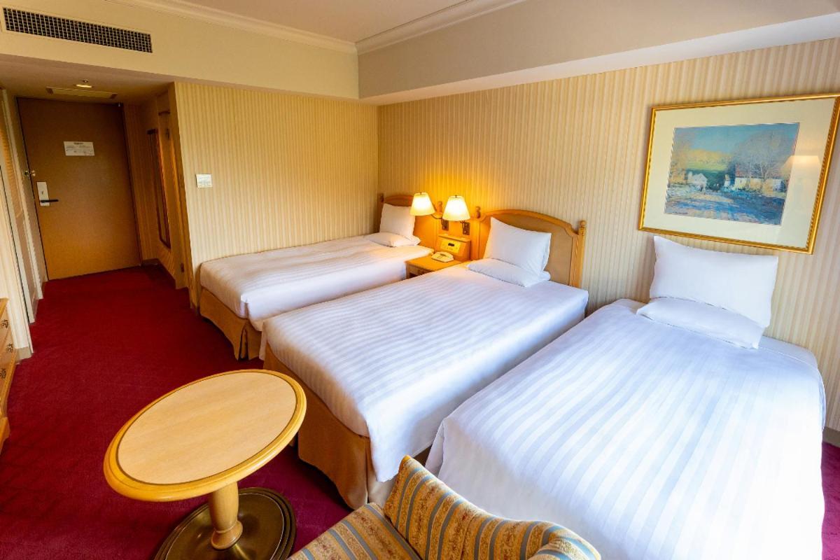 Hotel Okura Jr Huis Ten Bosch Sasebo Bagian luar foto A room at the hotel