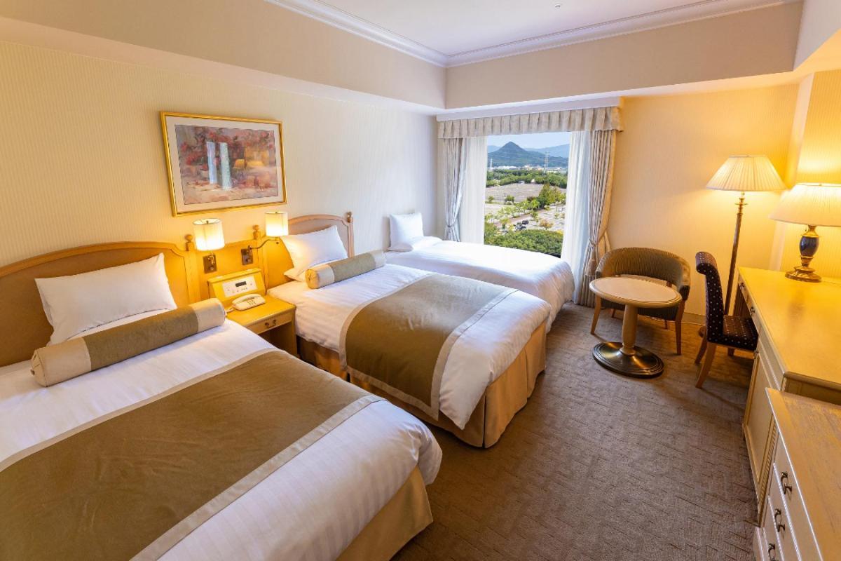 Hotel Okura Jr Huis Ten Bosch Sasebo Bagian luar foto A room at the hotel