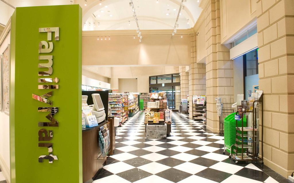 Hotel Okura Jr Huis Ten Bosch Sasebo Bagian luar foto The interior of a typical supermarket in the United Kingdom